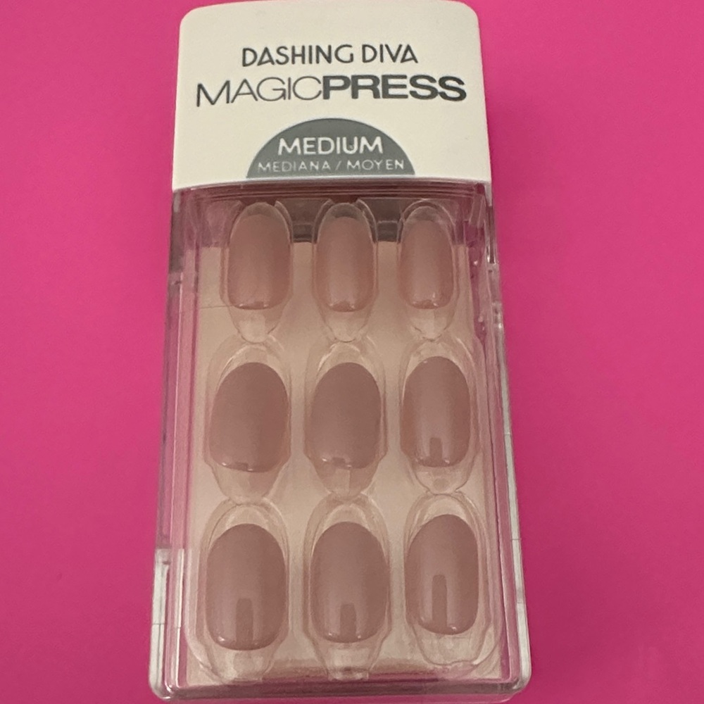 Dashing Diva Magic Press Medium Nails - Tan